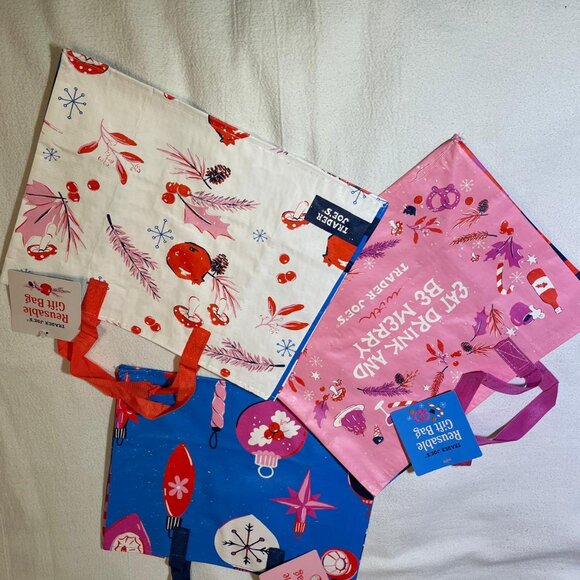 NWT! Set of 3: Trader Joe's Reusable Holiday Gift Bag Set - Picture 3 of 11